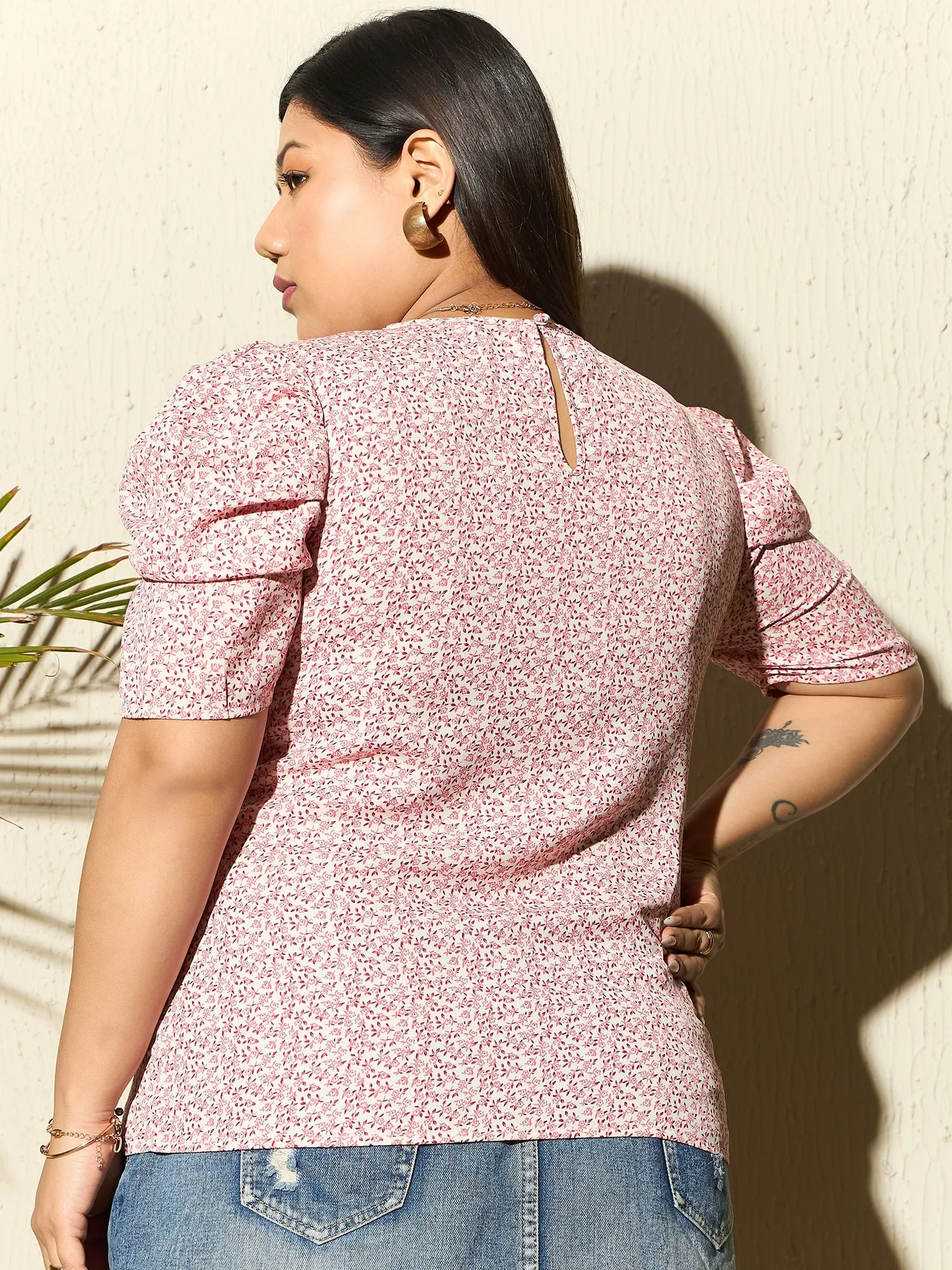 Berrylush Curve Women Pink Ditsy Floral Puff Sleeve Blouse