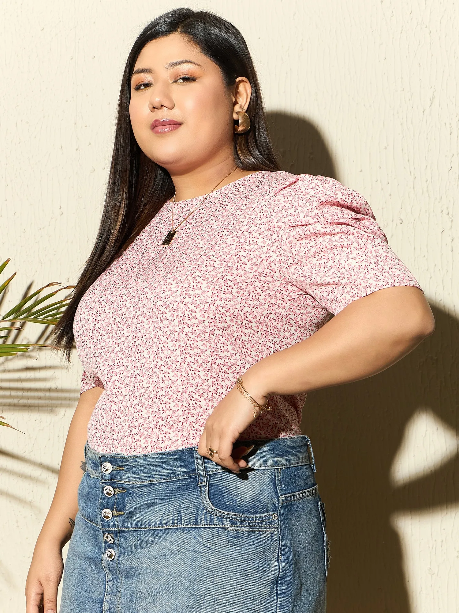 Berrylush Curve Women Pink Ditsy Floral Puff Sleeve Blouse
