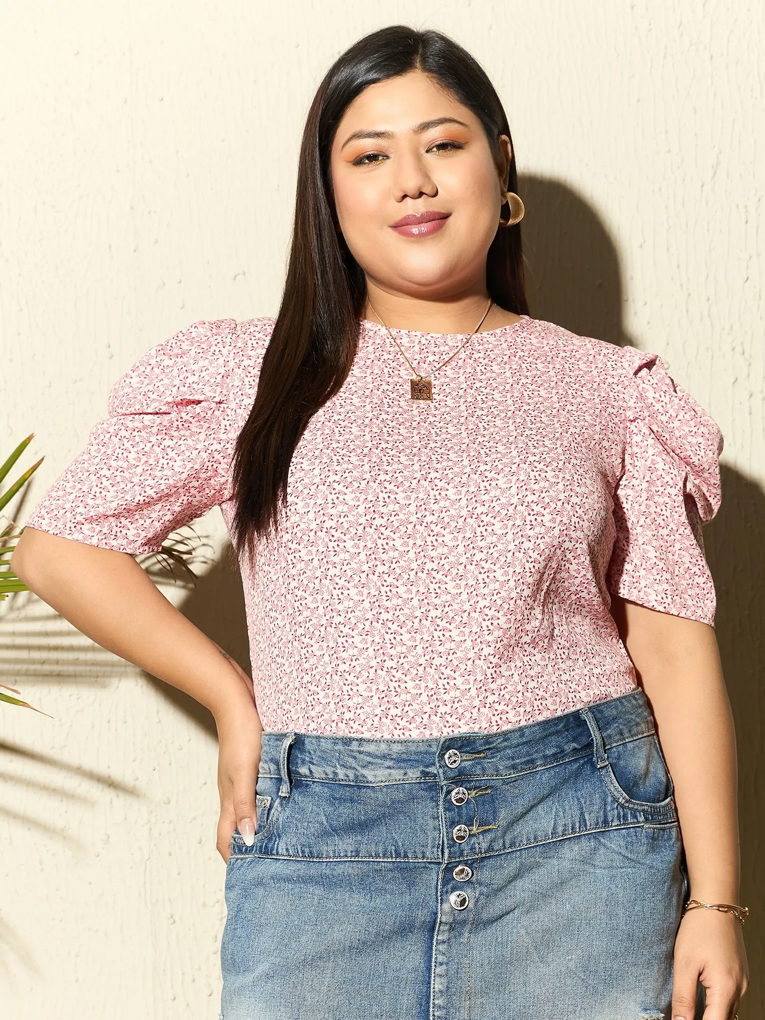Berrylush Curve Women Pink Ditsy Floral Puff Sleeve Blouse