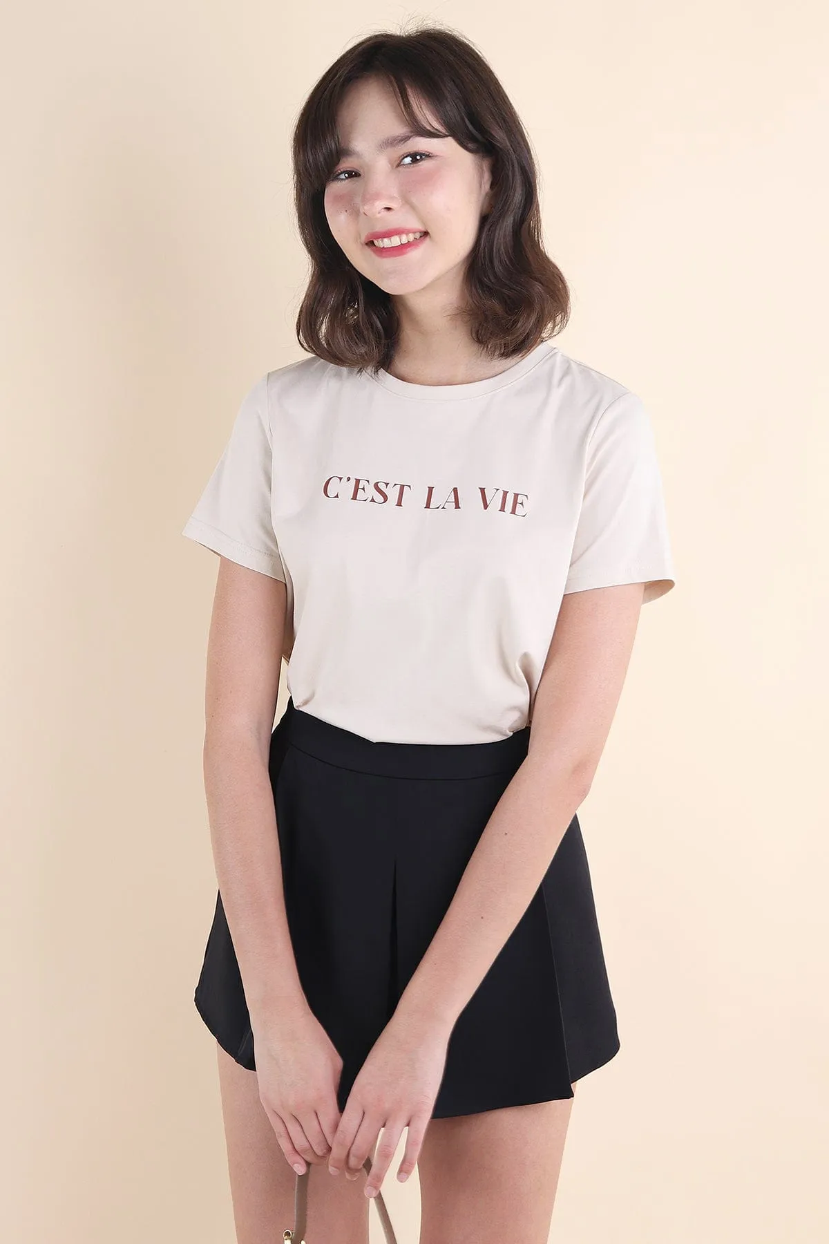 CEST LA VIE QUOTES TEE IN SAND