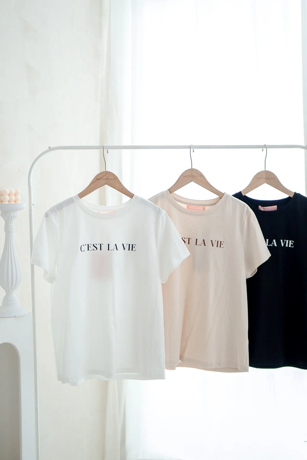 CEST LA VIE QUOTES TEE IN SAND